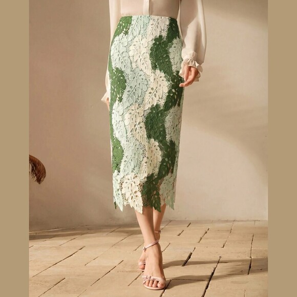 Dresses & Skirts - Green & White Lace Midi Skirt
